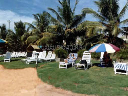 Пляж у бассейна