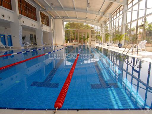 Крытый бассейн