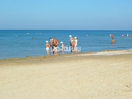 Собственный, оборудованный пляж