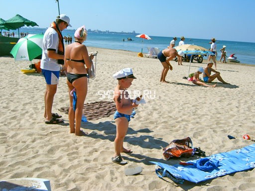 Собственный, оборудованный пляж