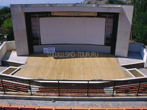 Киноконцертный зал