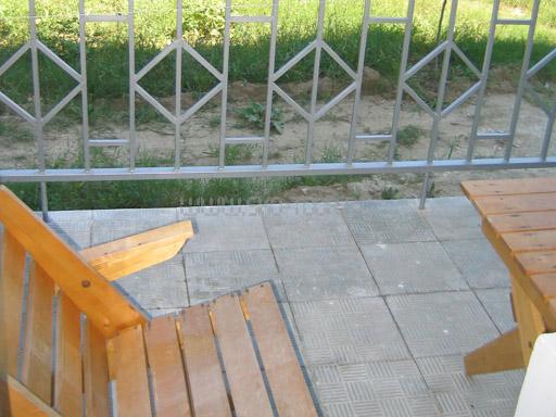 Балкон с мебелью