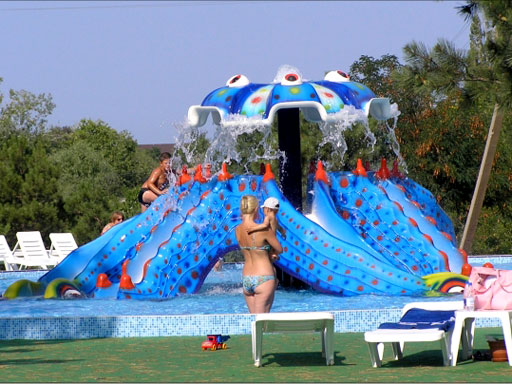 Горка в бассейне