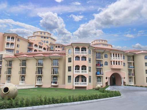 Вид на отель Роял Парк 4*