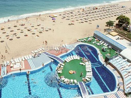 Бассейн и пляж