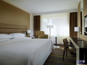 Отель Шератон Палас