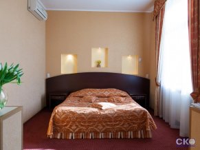 Гостиница Максима Заря