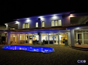 Villa Holiday & White House