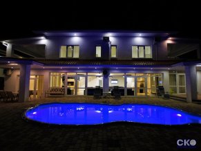 Villa Holiday & White House