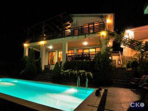 Villa Holiday & White House