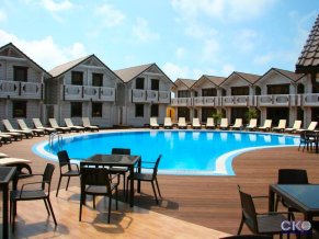 Белый пляж Клуб-отель