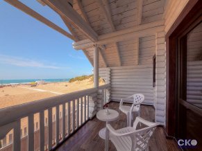 Белый пляж Клуб-отель