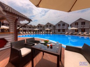 Белый пляж Клуб-отель