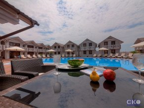 Белый пляж Клуб-отель