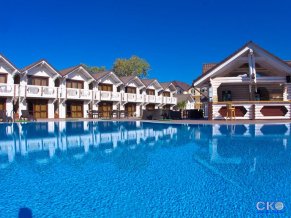 Белый пляж Клуб-отель