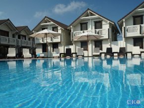 Белый пляж Клуб-отель