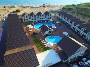 Белый пляж Клуб-отель