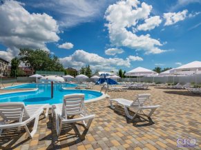 Лазурный берег парк-отель