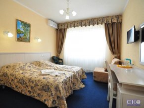 Лазурный берег парк-отель