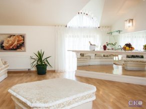 Thyssen House отель