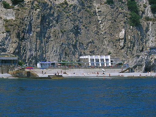 Вид на пляж с моря Санаторий «Парус»
