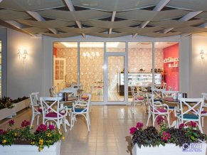 Karmir Resort and Spa