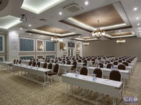 Karmir Resort and Spa