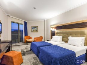 Maritim Pine Beach Resort