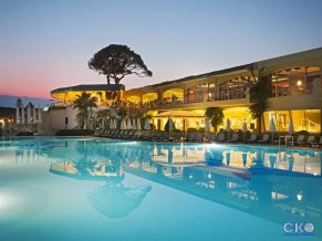 Maritim Pine Beach Resort