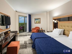 Maritim Pine Beach Resort