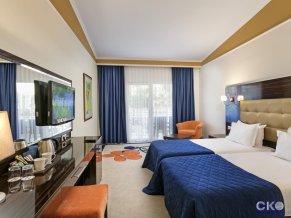 Maritim Pine Beach Resort