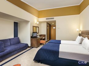 Maritim Pine Beach Resort