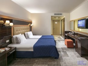 Maritim Pine Beach Resort