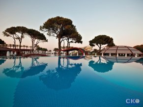 Cornelia De Luxe Resort