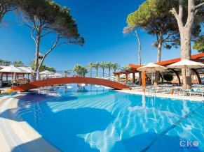 Cornelia De Luxe Resort