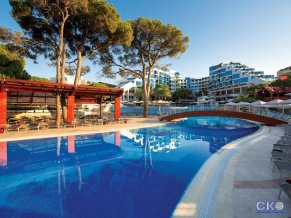 Cornelia De Luxe Resort