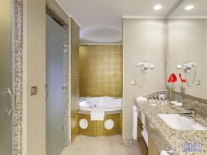 Royal Holiday Palace