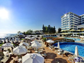 Azura Deluxe Resort and Spa