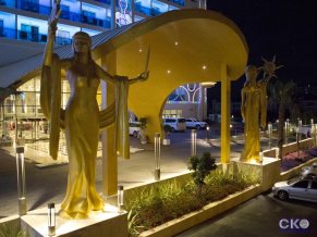 Azura Deluxe Resort and Spa