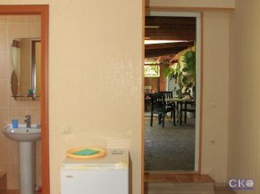 Нептун у реки Гостевой Дом