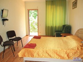 Нептун у реки Гостевой Дом