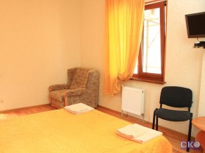 Нептун у реки Гостевой Дом