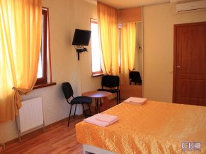 Нептун у реки Гостевой Дом