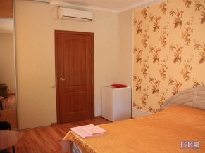 Нептун у реки Гостевой Дом