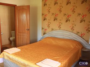 Нептун у реки Гостевой Дом