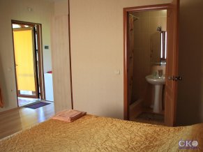 Нептун у реки Гостевой Дом