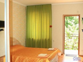 Нептун у реки Гостевой Дом