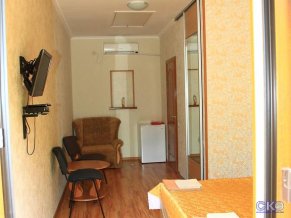 Нептун у реки Гостевой Дом