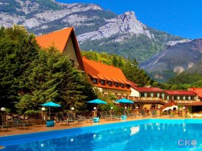 Поляна Сказок Отельный Комплекс