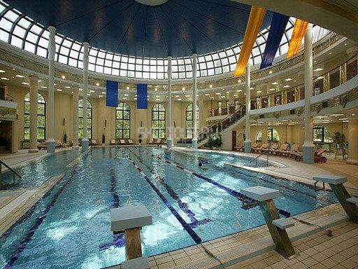 Крытый бассейн